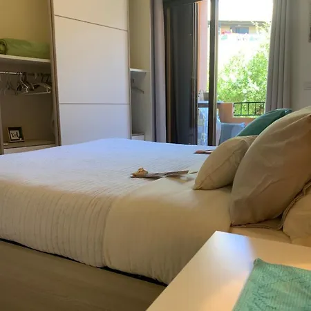 La Marina With Pool Apartman *