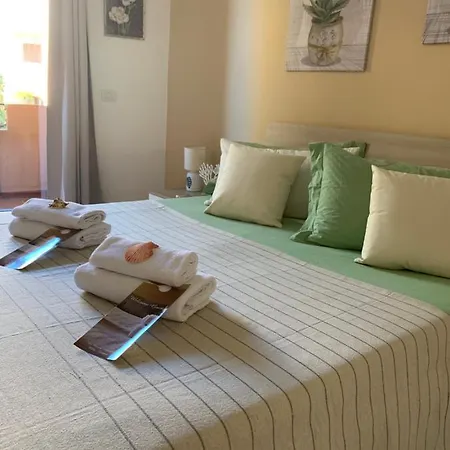 Lägenhet La Marina With Pool